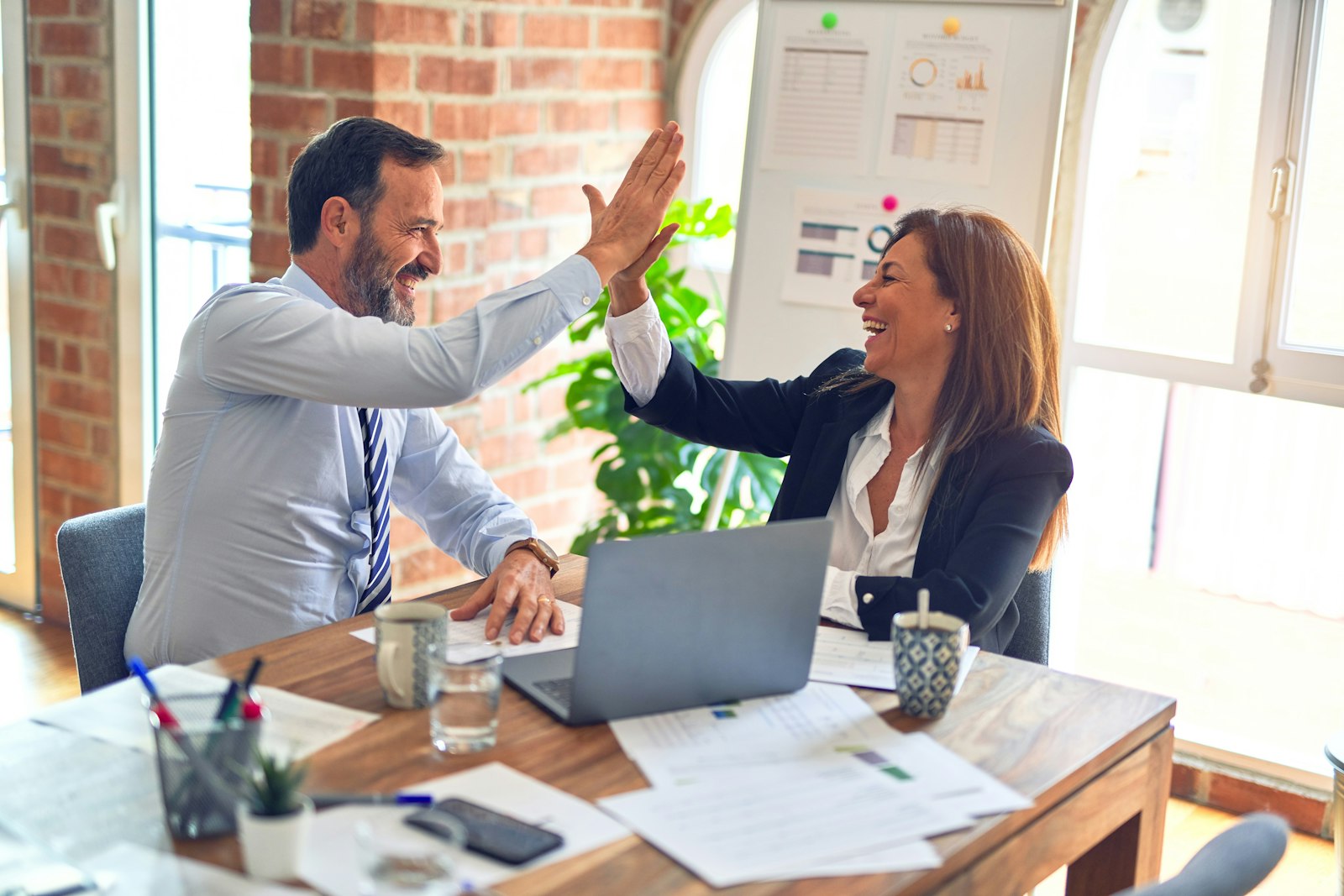 Funding advisor shaking hands with a business owner
